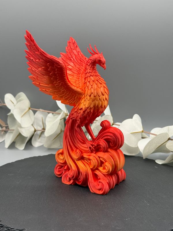 Phönix-Skulptur – Symbol der Wiedergeburt und Stärke