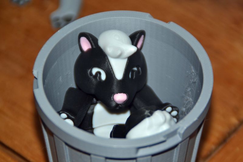 Trashcan Animal Simon het Stinkdier