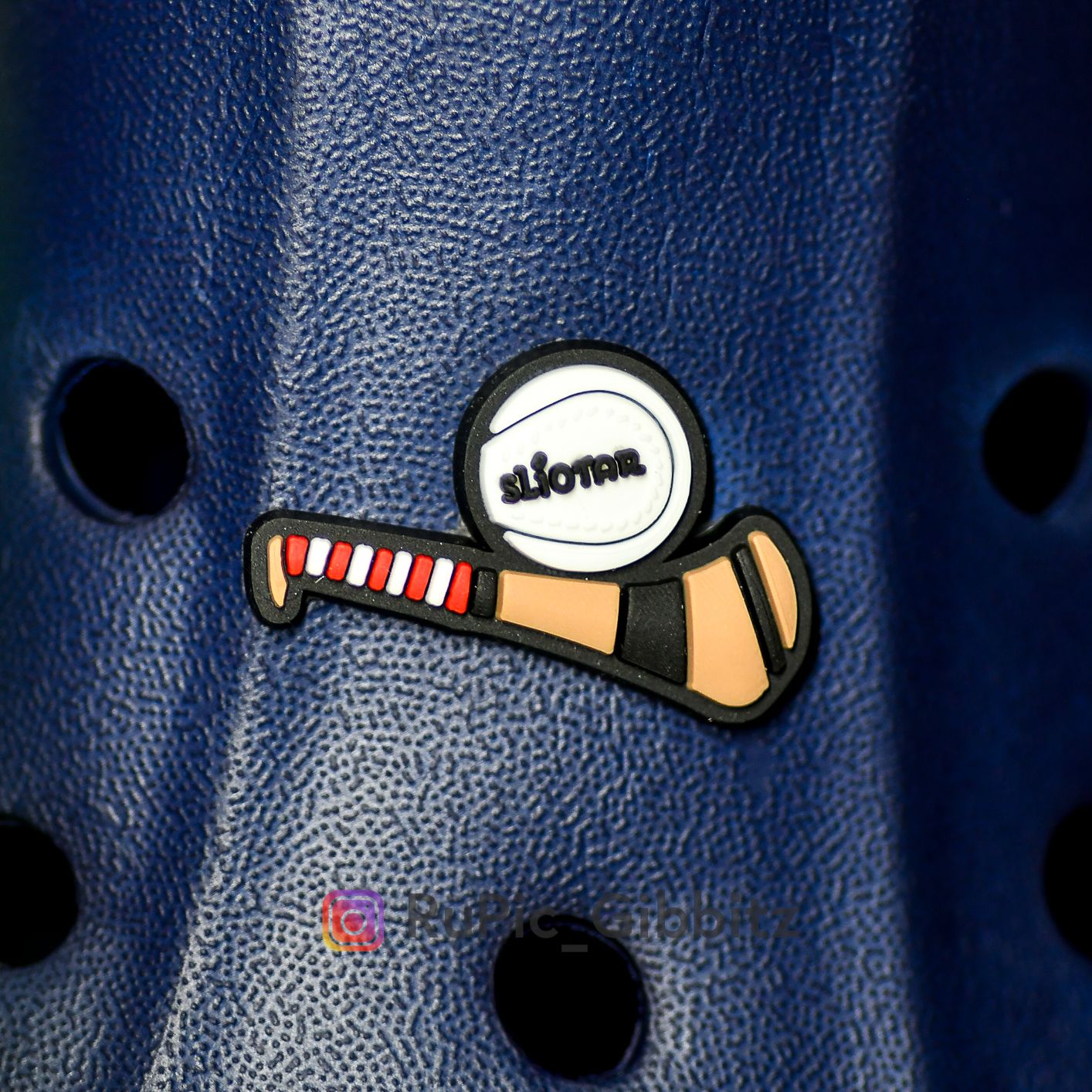 Hurl &amp; Sliotar (Red Grip)