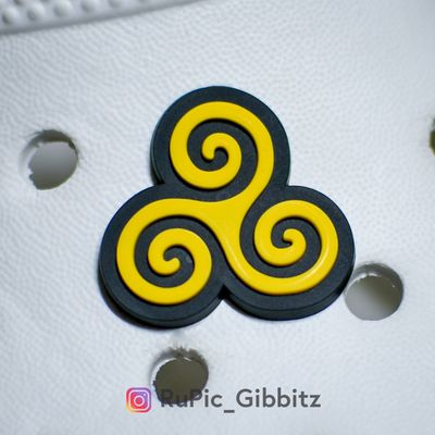 Celtic triskelion (triple spiral) croc charm