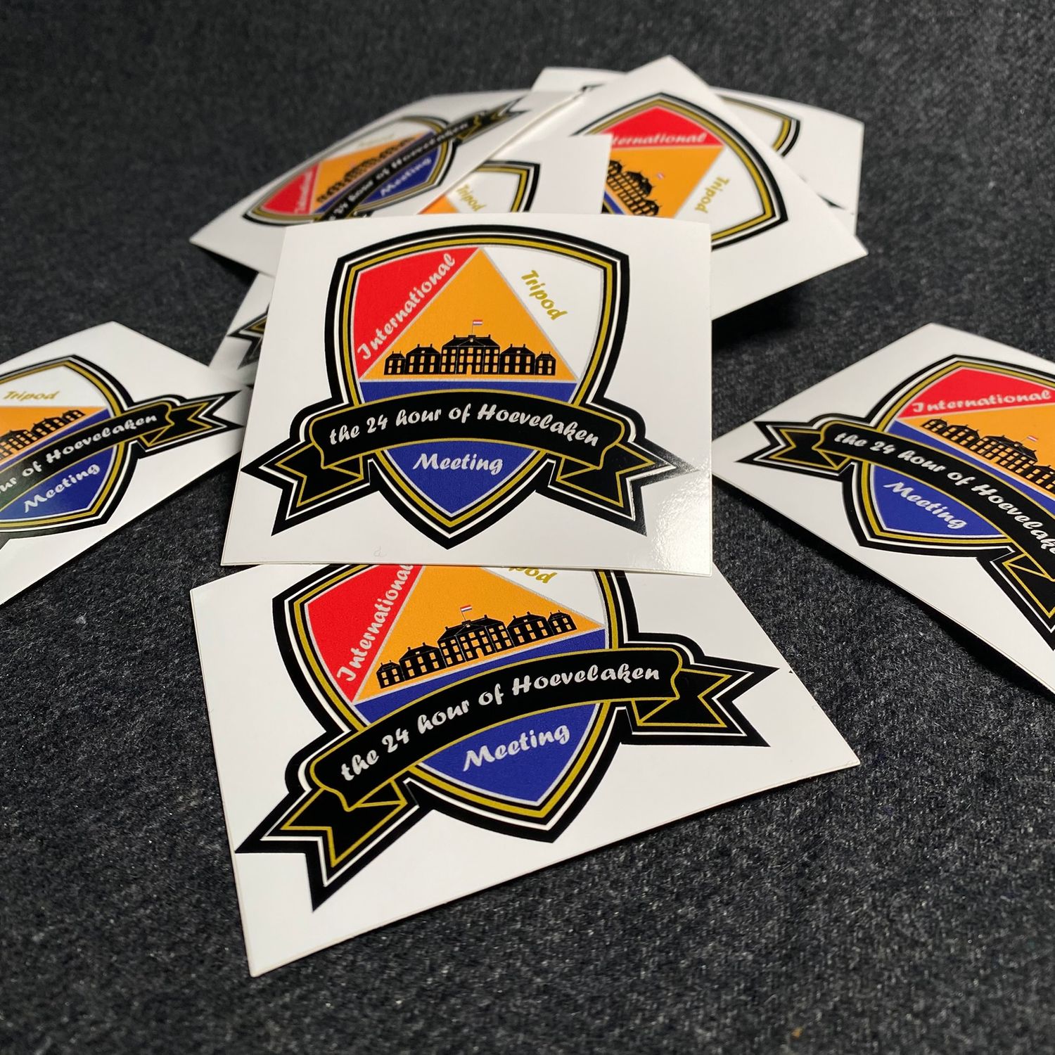 Sticker met logo / Aufkleber mit logo / Sticker with logo
