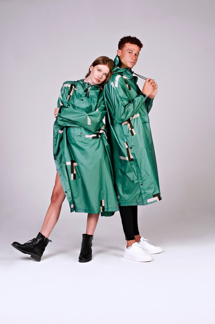 Rainkiss Poncho Stray Pixel