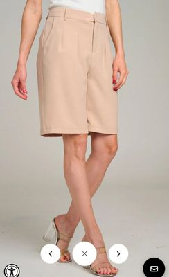 WOMEN&#39;S BUTTON CLOSURE POCKETS BERMUDA SHORTS