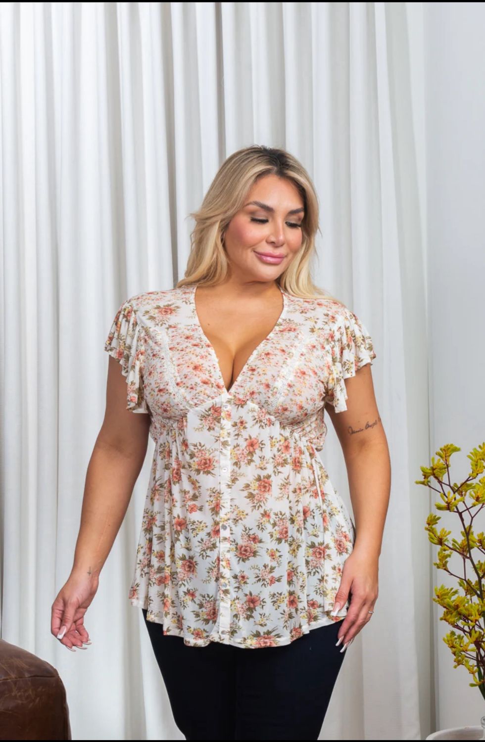 Victorian Garden&#39; Plus Size Floral Print Flutter Cap Sleeve Blouse with Faux Button Front in Ivory