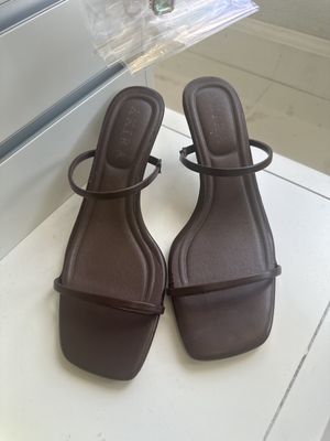 AKIRA SEDUCTIVE CAMEL PVC PUMP