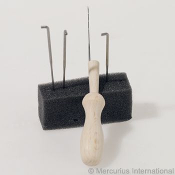 Felt needle set, 4 needles + wooden holder