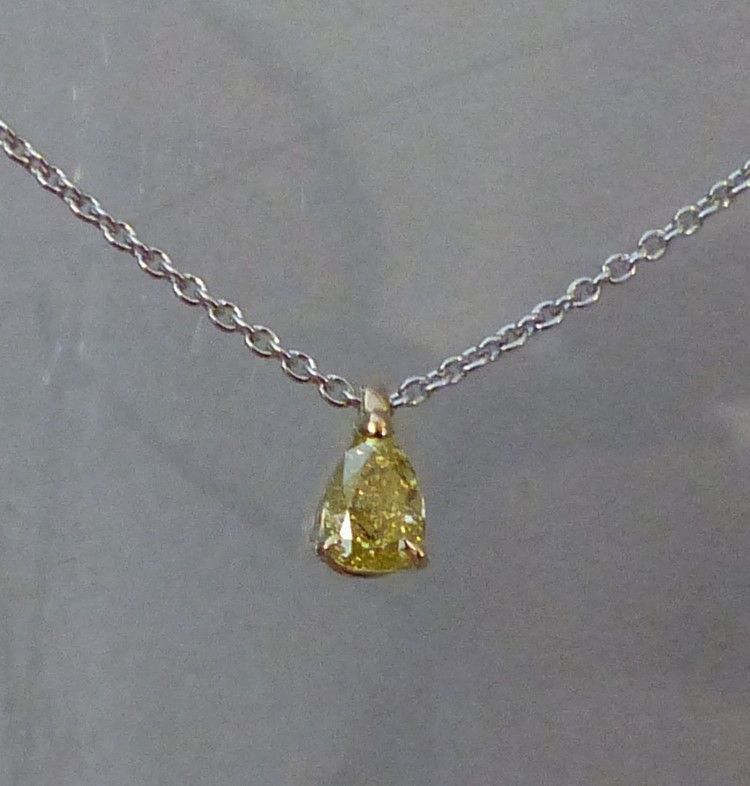 Pendentif diamant Fancy Yellow avec chaîne