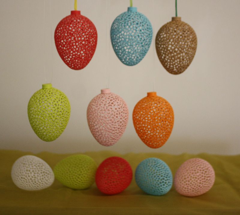 Ostereier in Gitterstruktur im 5 er Set