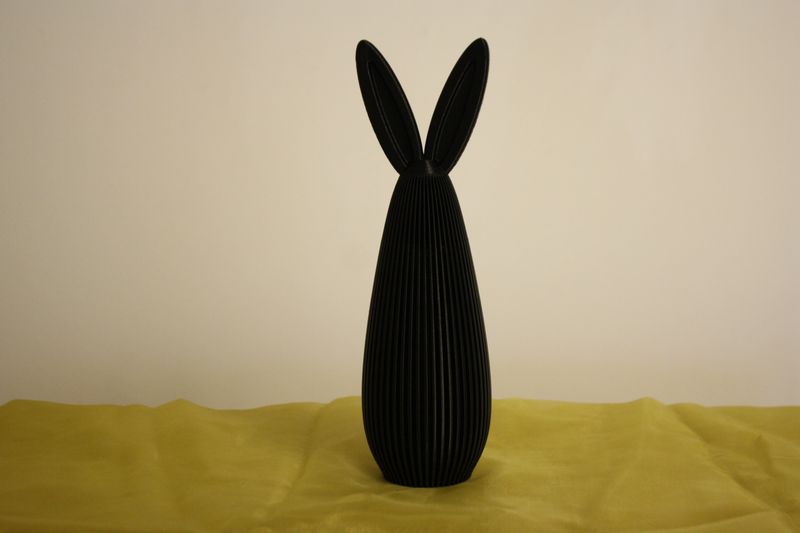 Osterhase " MAXI " 20cm Hoch im modernen Rippendesign.