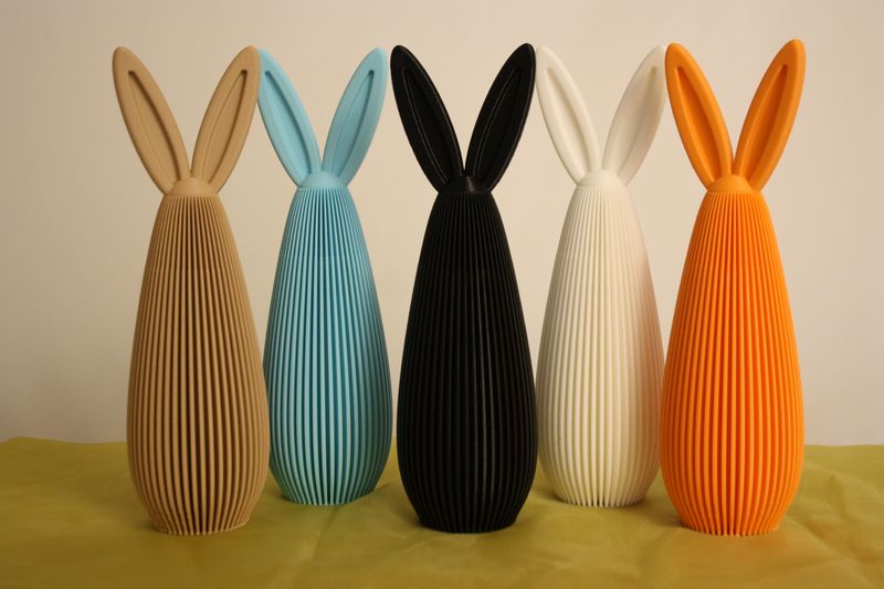 Osterhase " MAXI " 20cm Hoch im modernen Rippendesign.