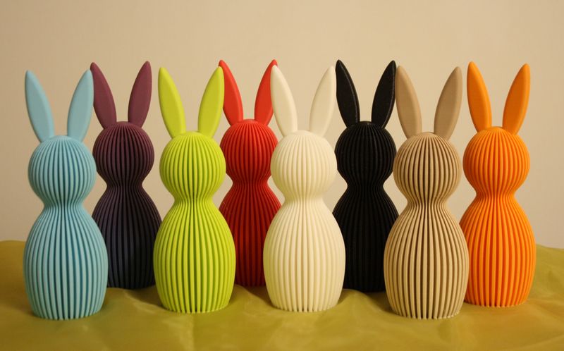 Osterhase " Standart " 14cm Hoch im modernen Rippendesign.
