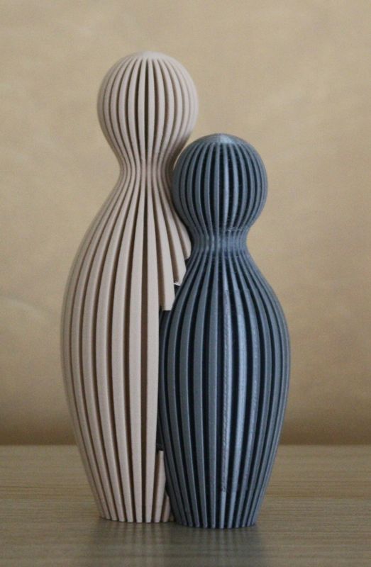 Zwei Kinder im modernen Rippendesign