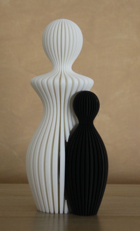 Mutter mit Kind im modernen Rippendesign