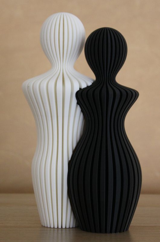 Mann und Frau im modernen Rippendesign