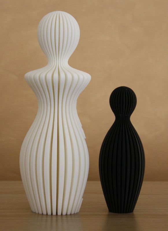 Mutter mit Kind im modernen Rippendesign