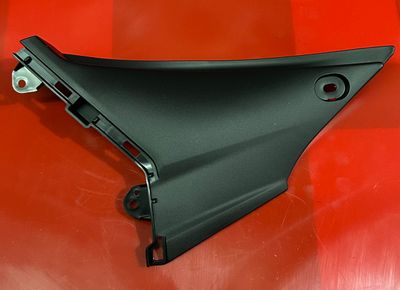 YAMAHA MT03 Plástico sillón lateral izquierdo 2020-2024