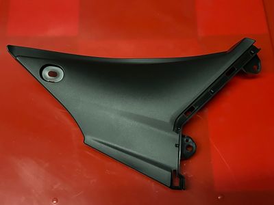 Yamaha MT03, Plástico sillón lateral Derecho 2020-2024