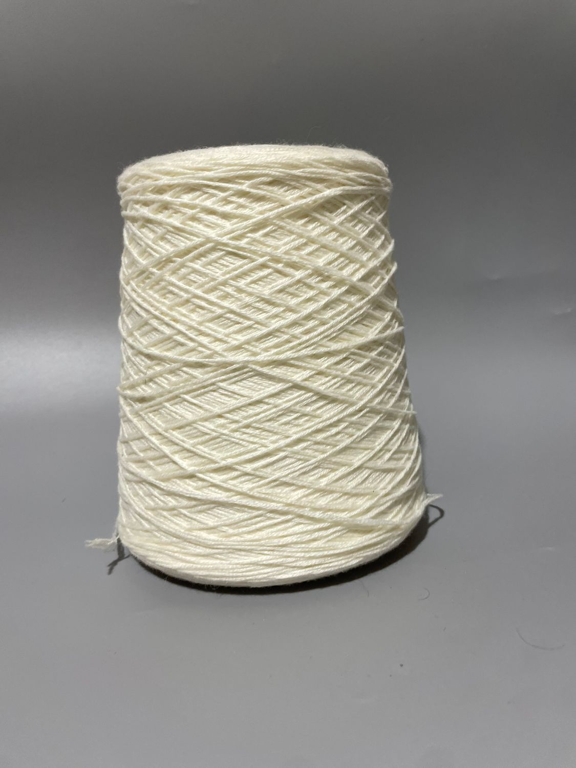 570GR LP Cashmere, 338m/100 gr, 100% cashmere clear white