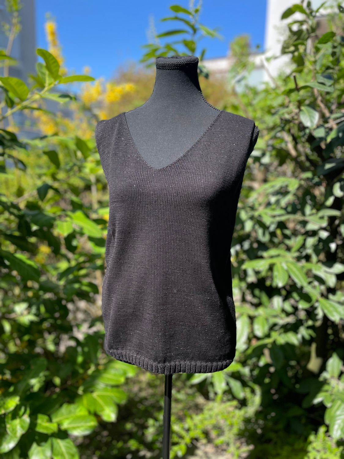 T-shirt in black with decent lurex, 100% cotton, size M