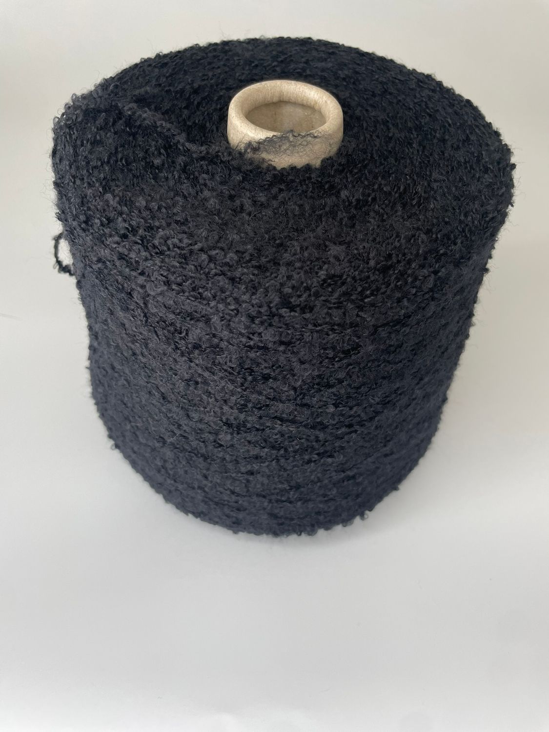 680GR  G&amp;G Filati Boucle 310m/100gr, 65%merino wool 25%silk 8%PA, black