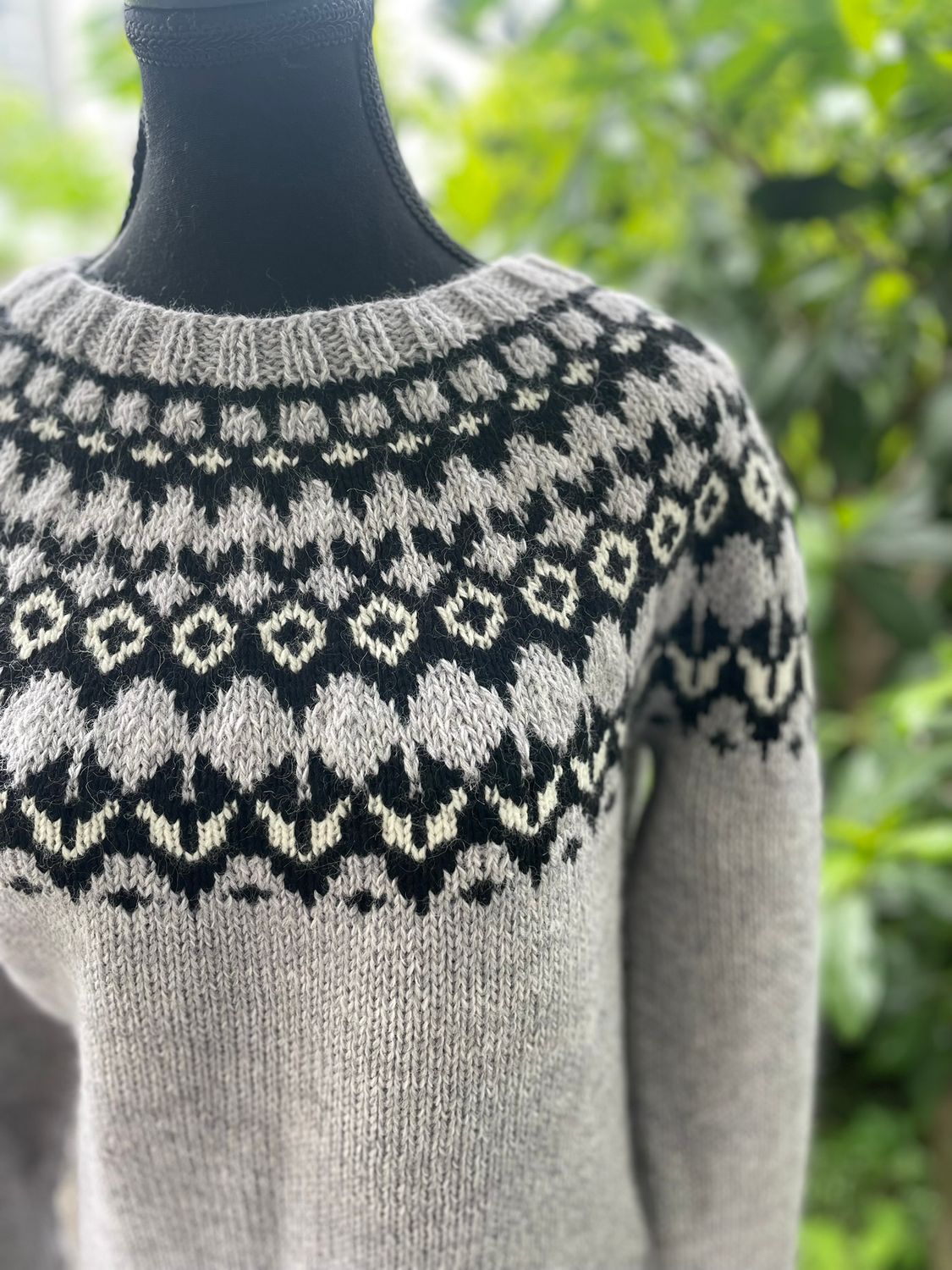LOPI sweater, 100% wool, gray/black, Size women M