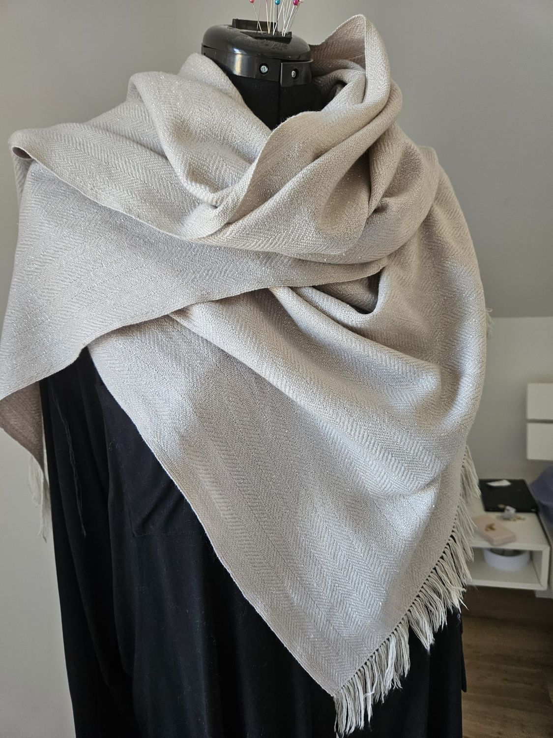 Hand-woven cashmere scarf in light lavender with lurex