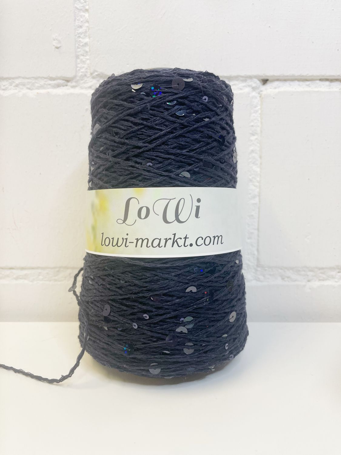 200 gr  G&amp;G FILATI COSMO 360m/100 gr, 100% merino wool +6mm/3mm sequins navy with dark sequins