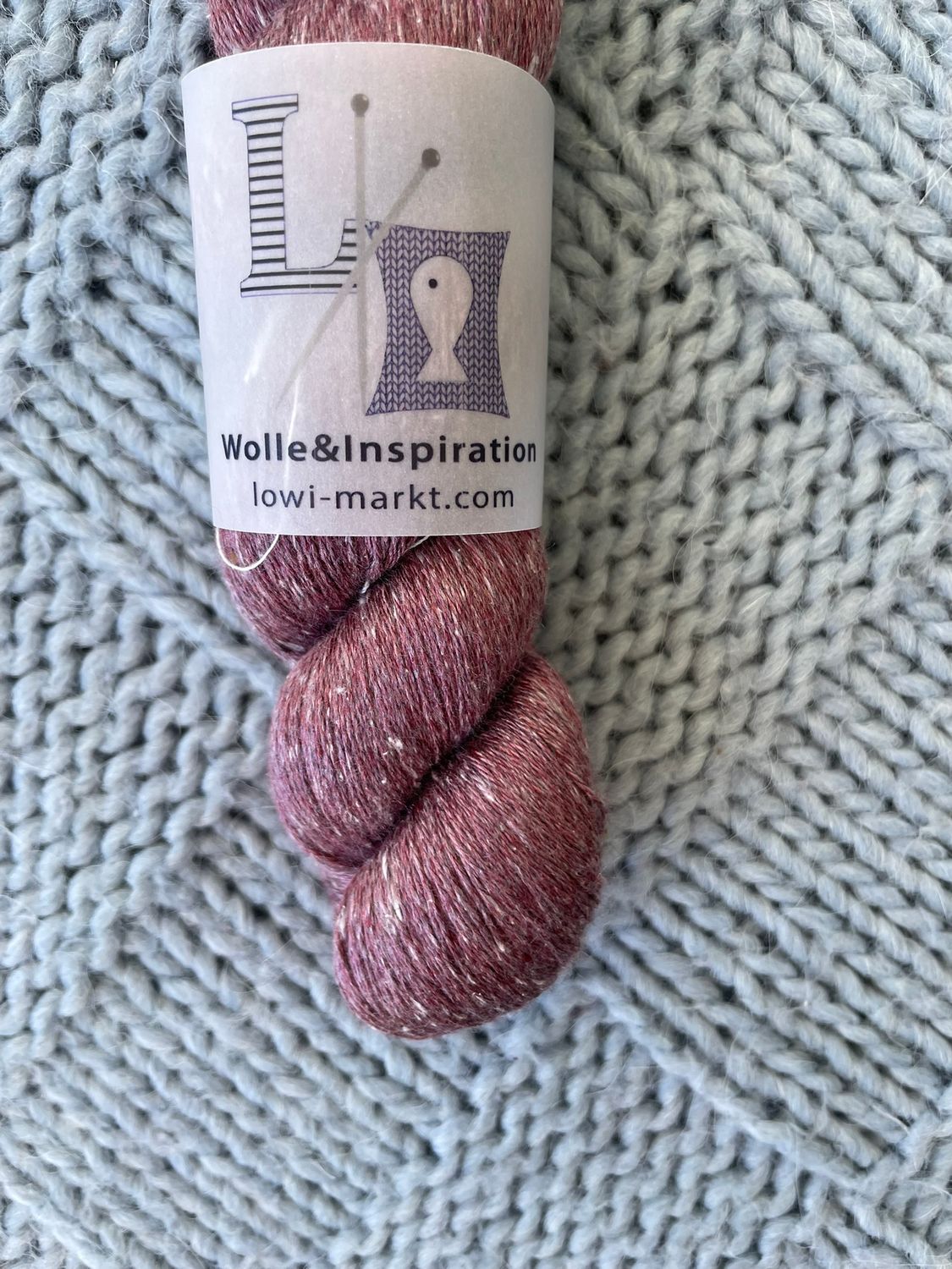 LOWI SILK TWEED 533m/100gr, 100%MALBERRY silk  ABYSS light bordo with white dots