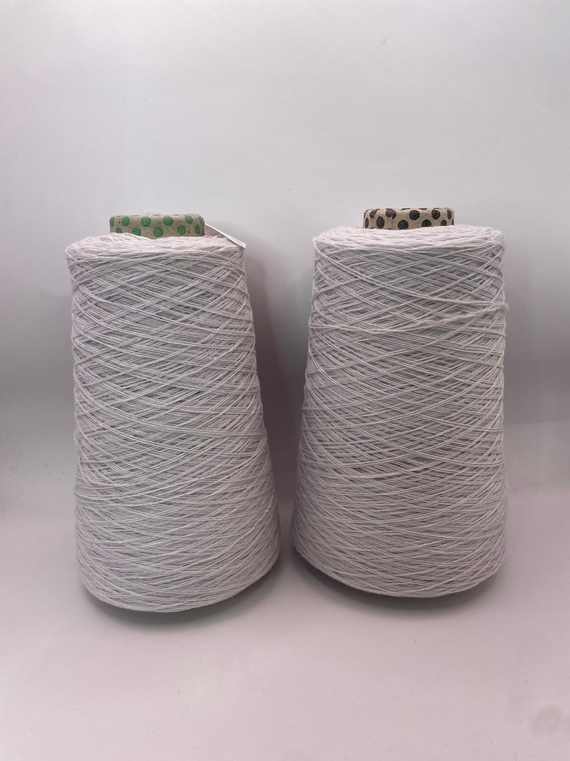 310 GR LUXUS cashmere 2 cones, 700m/100 gr, 100% cashmere, light grey