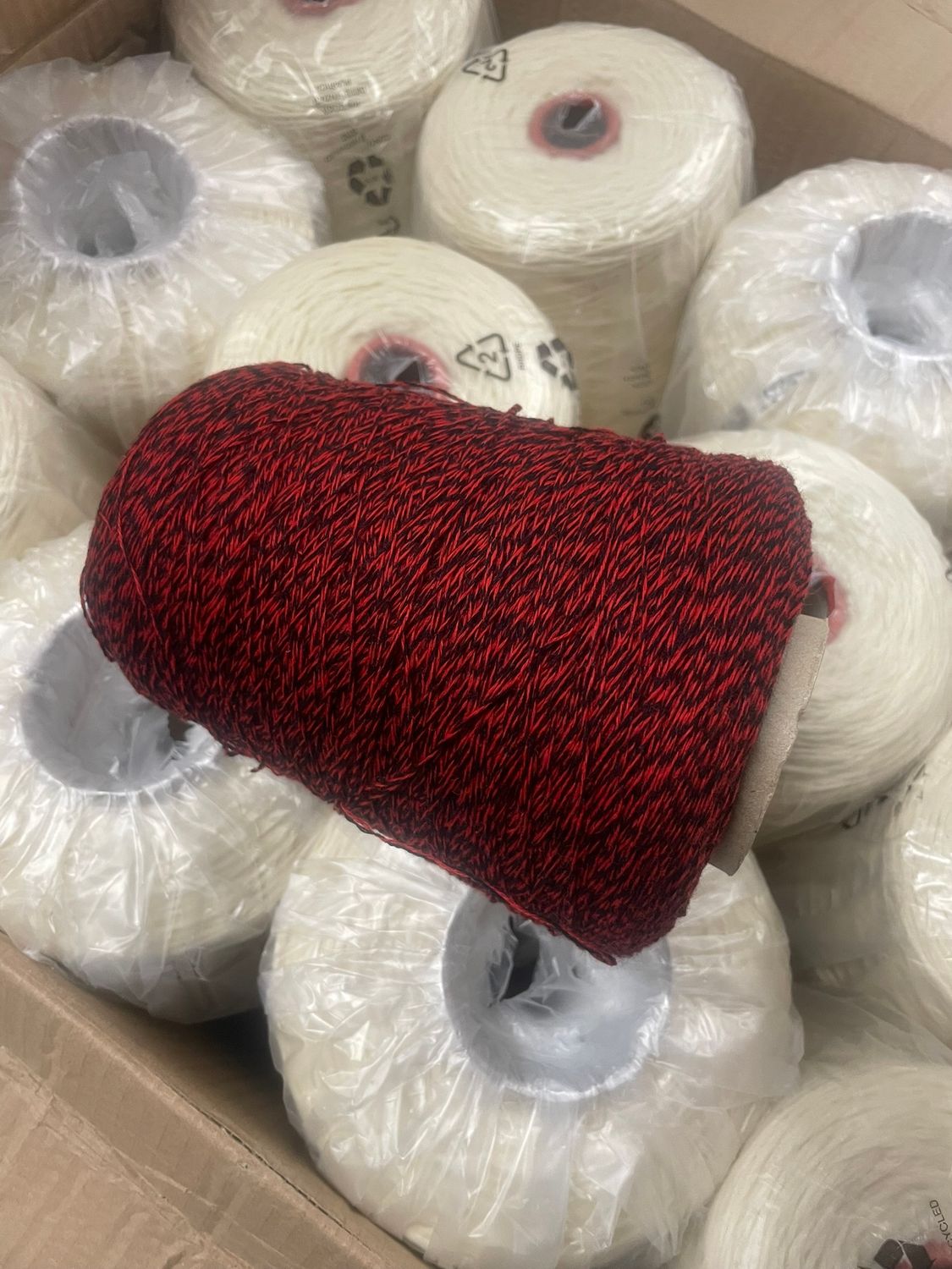 445 gr LUXUS Cashmere Carriaggi, 700m/100 gr, 100% cashmere red-black melange