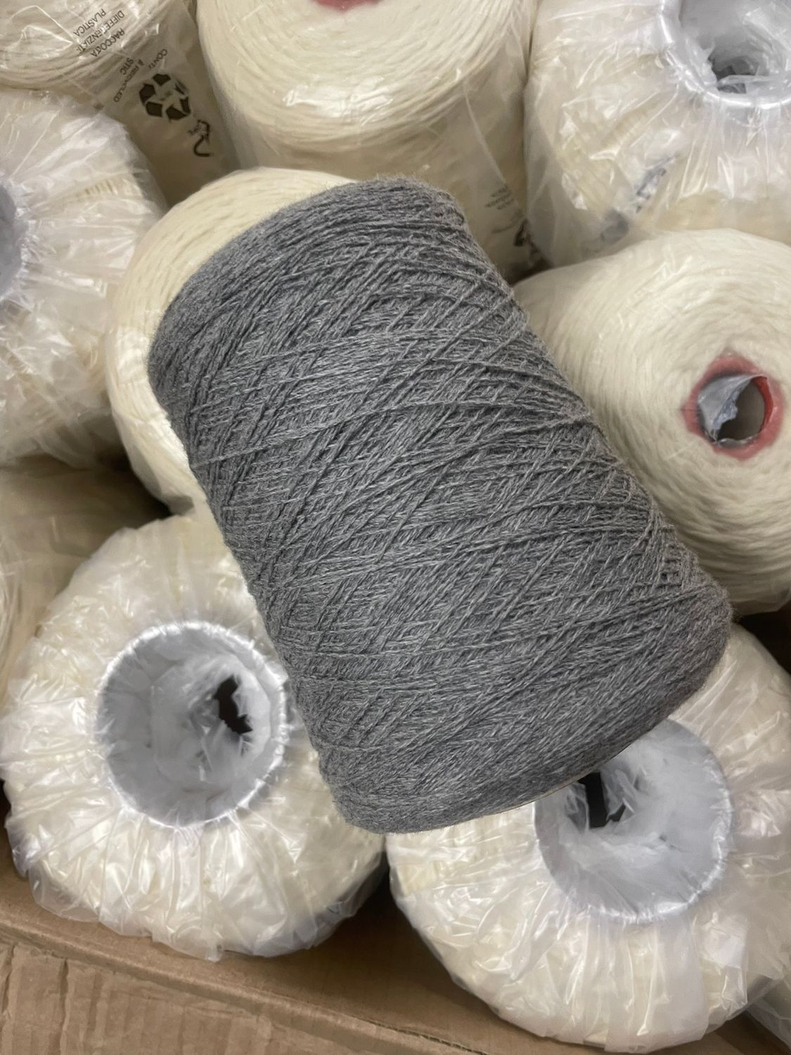 345 gr  LUXUS Cashmere , 650m/100 gr, 100% cashmere grey
