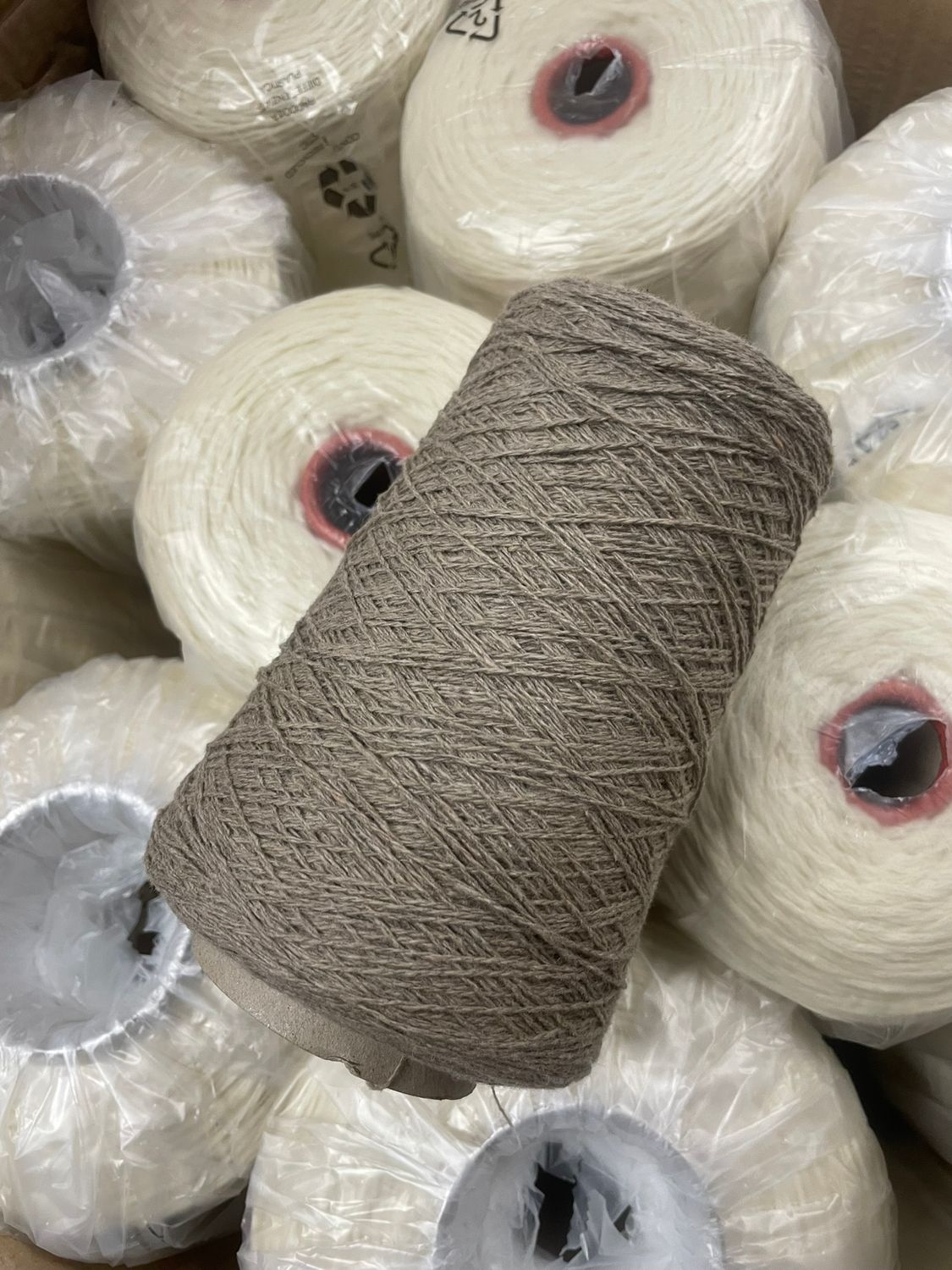 215 gr  gr  LUXUS Cashmere , 650m/100 gr, 100% cashmere beige