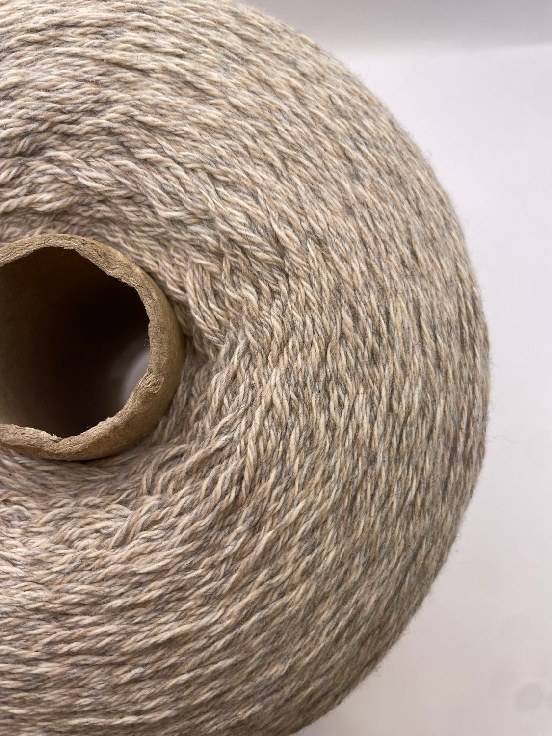 465 g GRUPPE FILPUCCI NINETY FIVE, 466m/100 gr, 95% cashmere5% Merino, white/beige/light grey melange