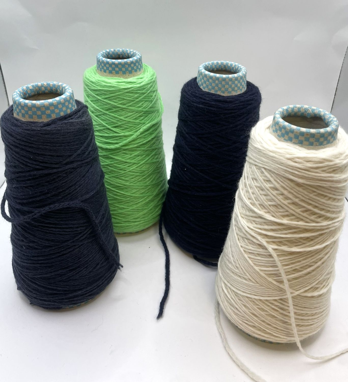 LOT OF 4 CONES (285gr) EXCLUSIVE CARRIAGGI LUXURY Cashmere PIUMA,  CHAIN YARN, 320 m/100 gr, 100% cashmere