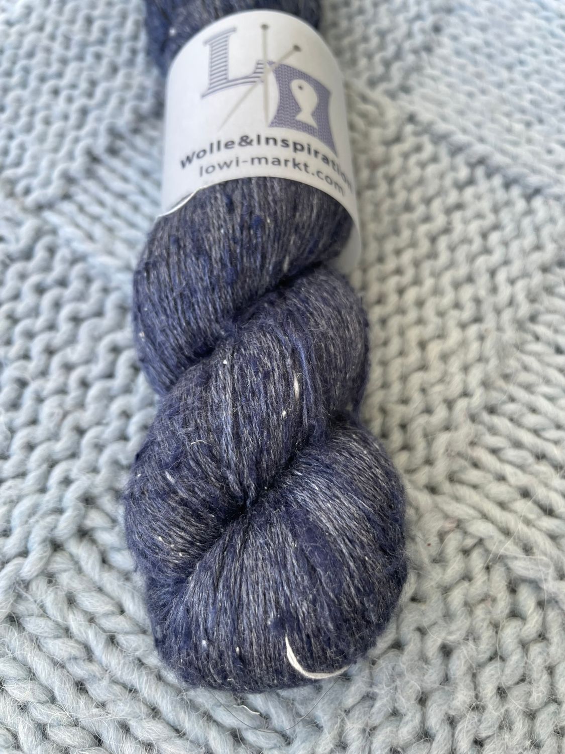 LOWI SILK TWEED 533m/100gr, 100%MALBERRY silk Nr98 DARK KNIGHT dark blue  jeans with navy/white dots