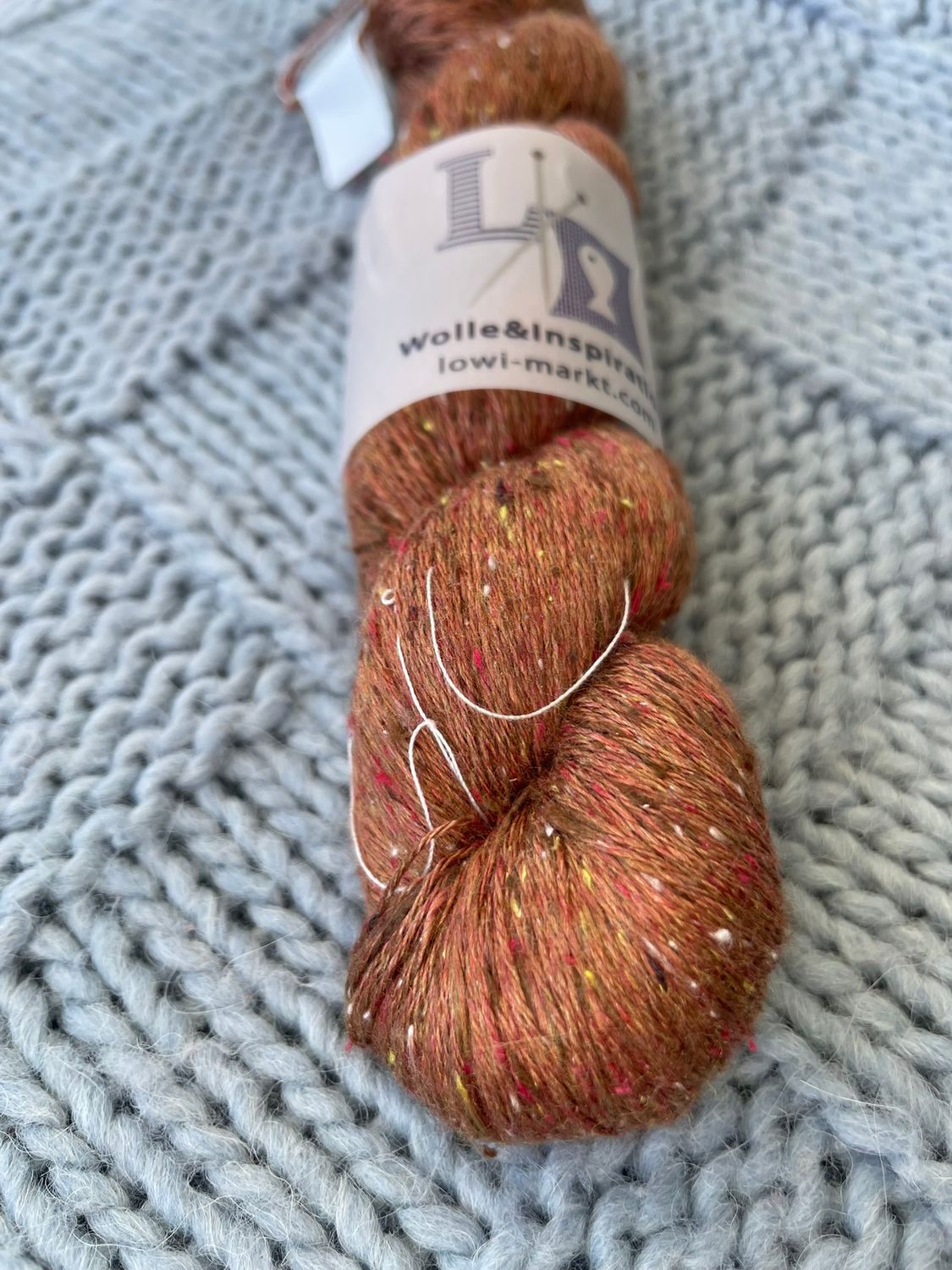 LOWI SILK TWEED 533m/100gr, 100%MALBERRY silk No. 105 IRONCRUST  orange with red and white dots