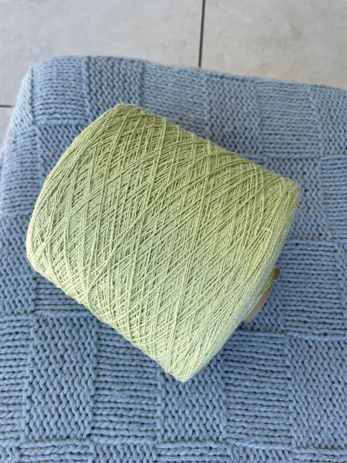 315 gr LOWI Bourette silk, 350m/100g, 100% bourette silk, NR.111 LEMONADE