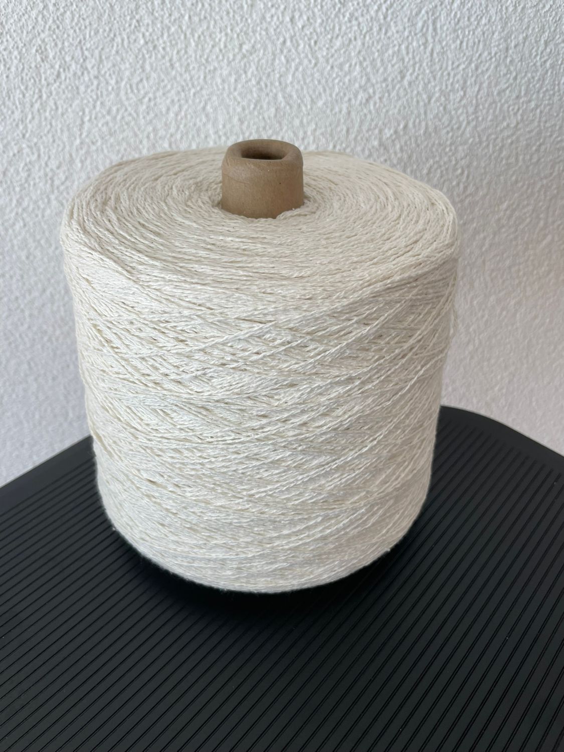 315 gr LOWI Bourette silk, 350m/100g, 100% bourette silk, No. NR.109 IVORY