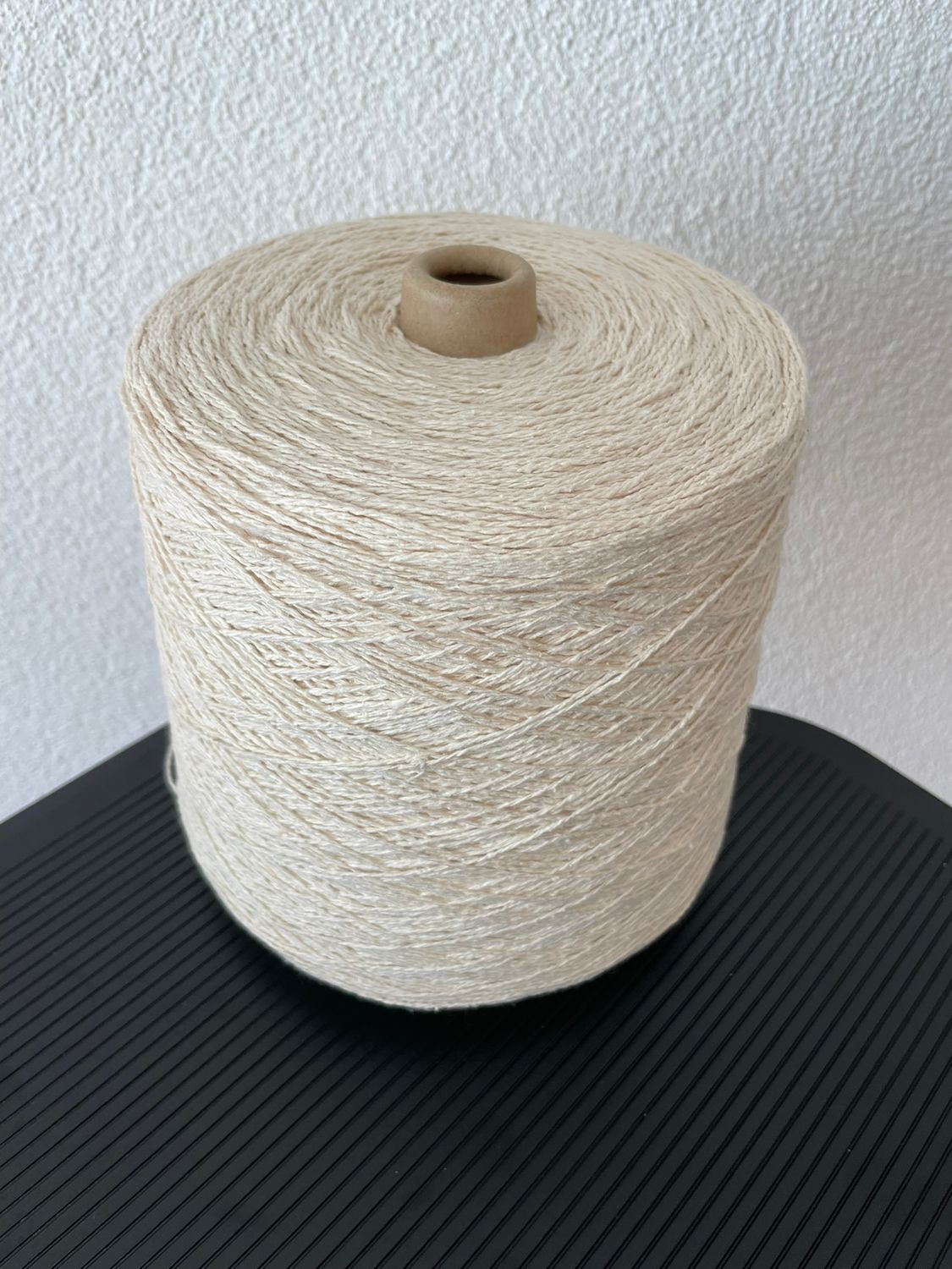 315 gr LOWI Bourette silk, 350m/100g, 100% bourette silk,  NR.110 LIGHT BEIGE