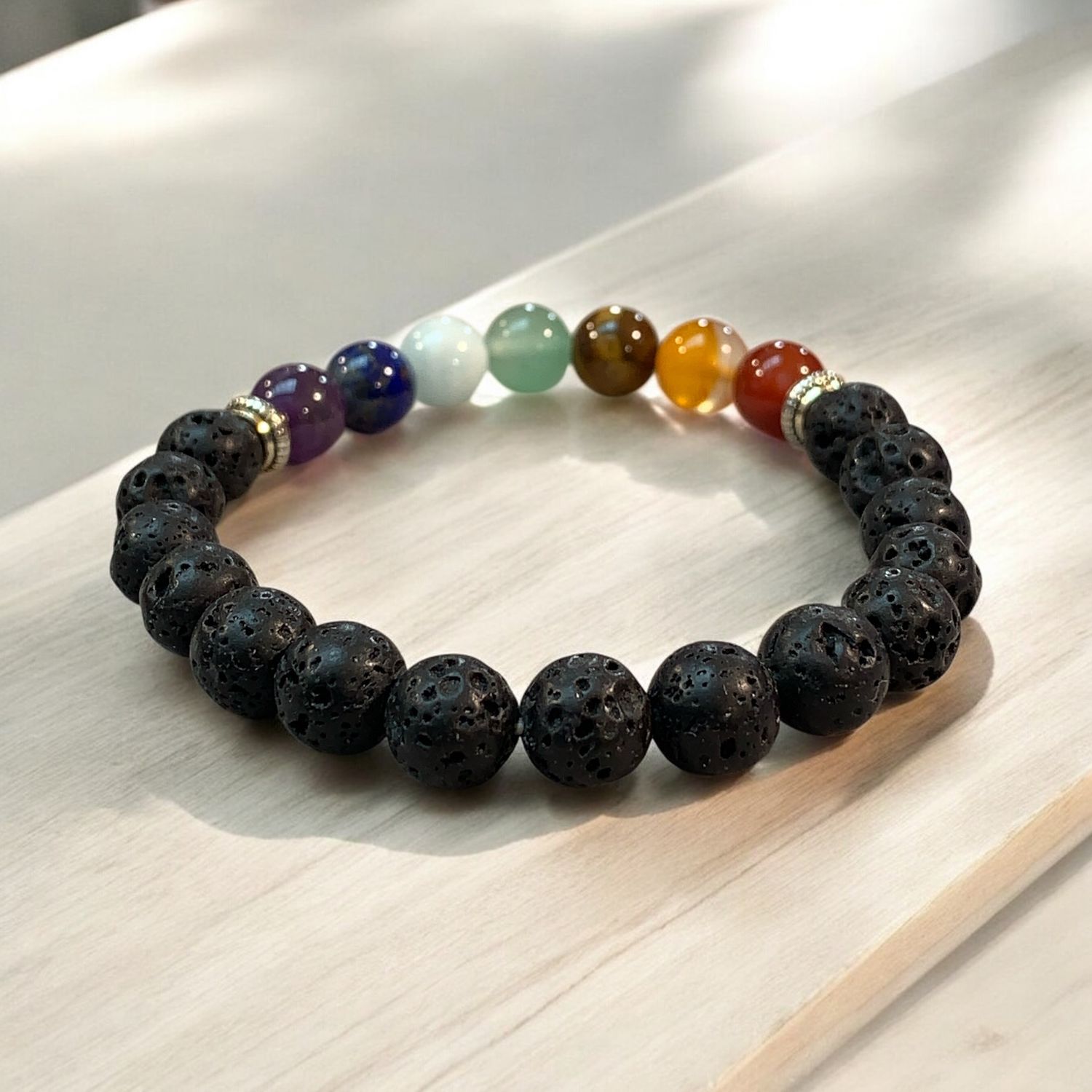 BRACCIALE PIETRA LAVICA E PIETRE DEI 7 CHAKRAS
