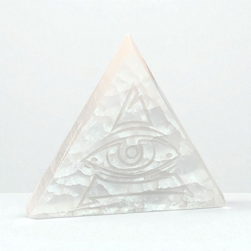 PIRAMIDE IN SELENITE  INCISA  TERZO OCCHIO