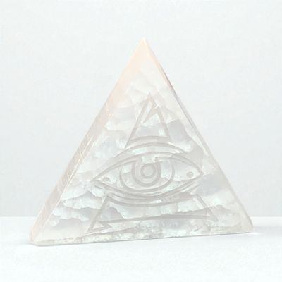 PIRAMIDE IN SELENITE  INCISA  TERZO OCCHIO