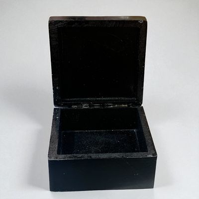 SCATOLA IN PIETRA CON INCISIONE FIORE DELLA VITA
