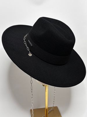 Le fedora à chaine