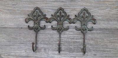 Antique Look Fleur-De-Lys Hooks