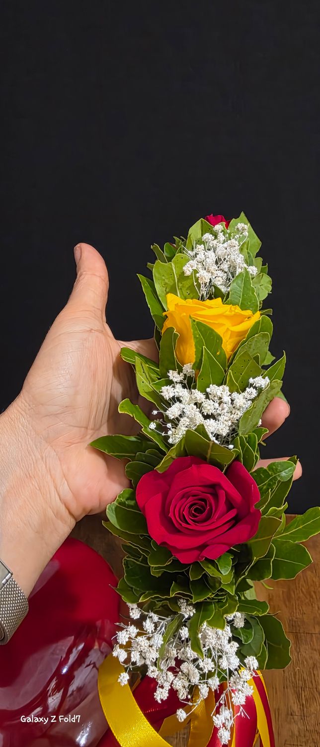 Corona di Alloro Per Laurea con gypsofila e rose stabilizzate
