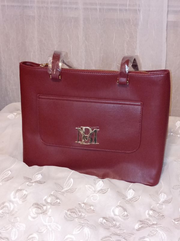 Tote with slip pocket in front