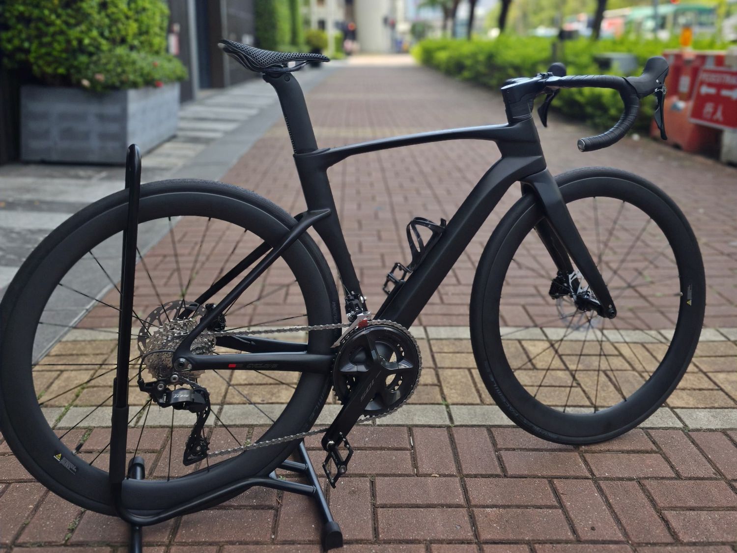 MONTES Terminator 700c Carbon Road Bike