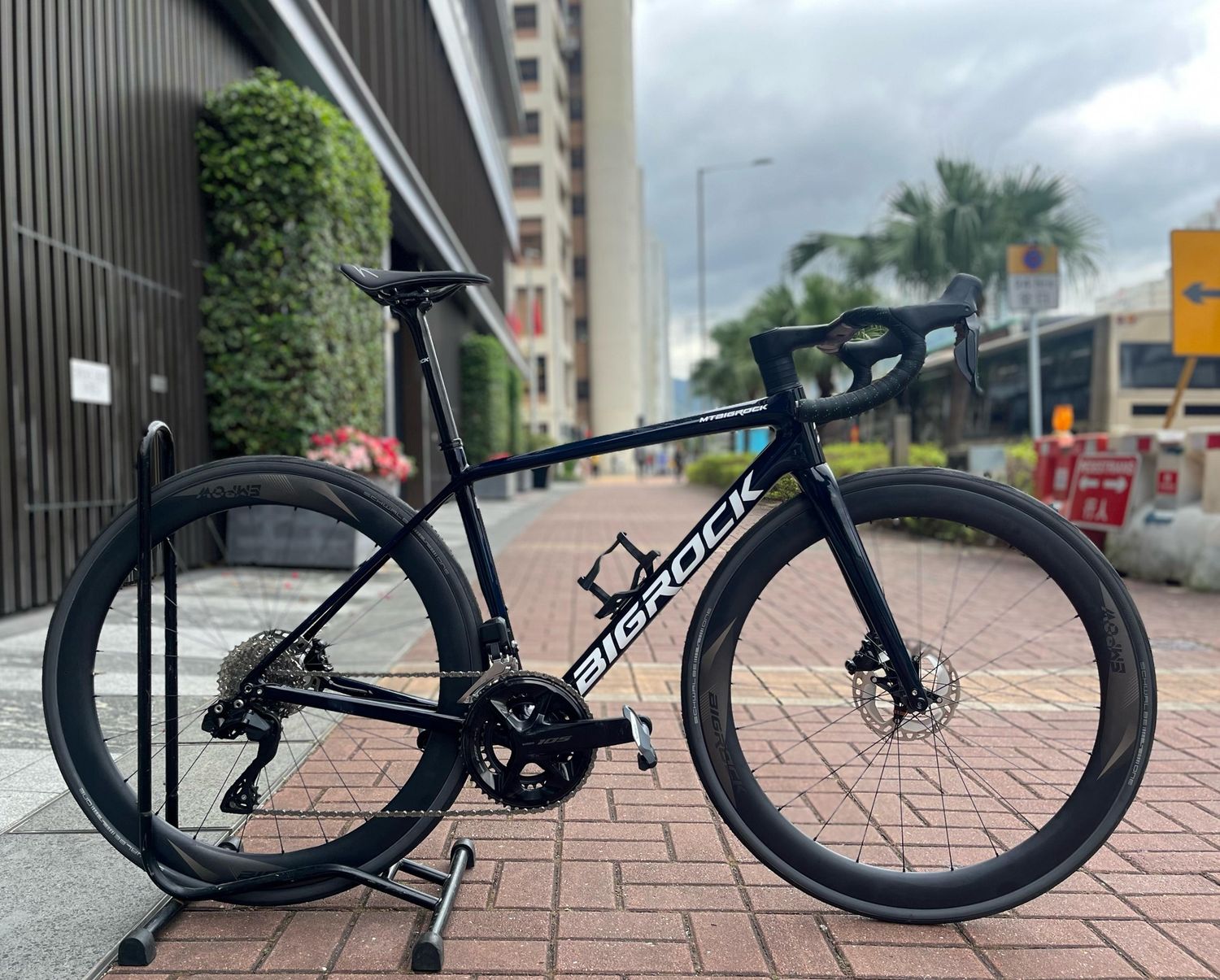 BIGROCK Carbon Ultralight All-Round Road Complete Bike