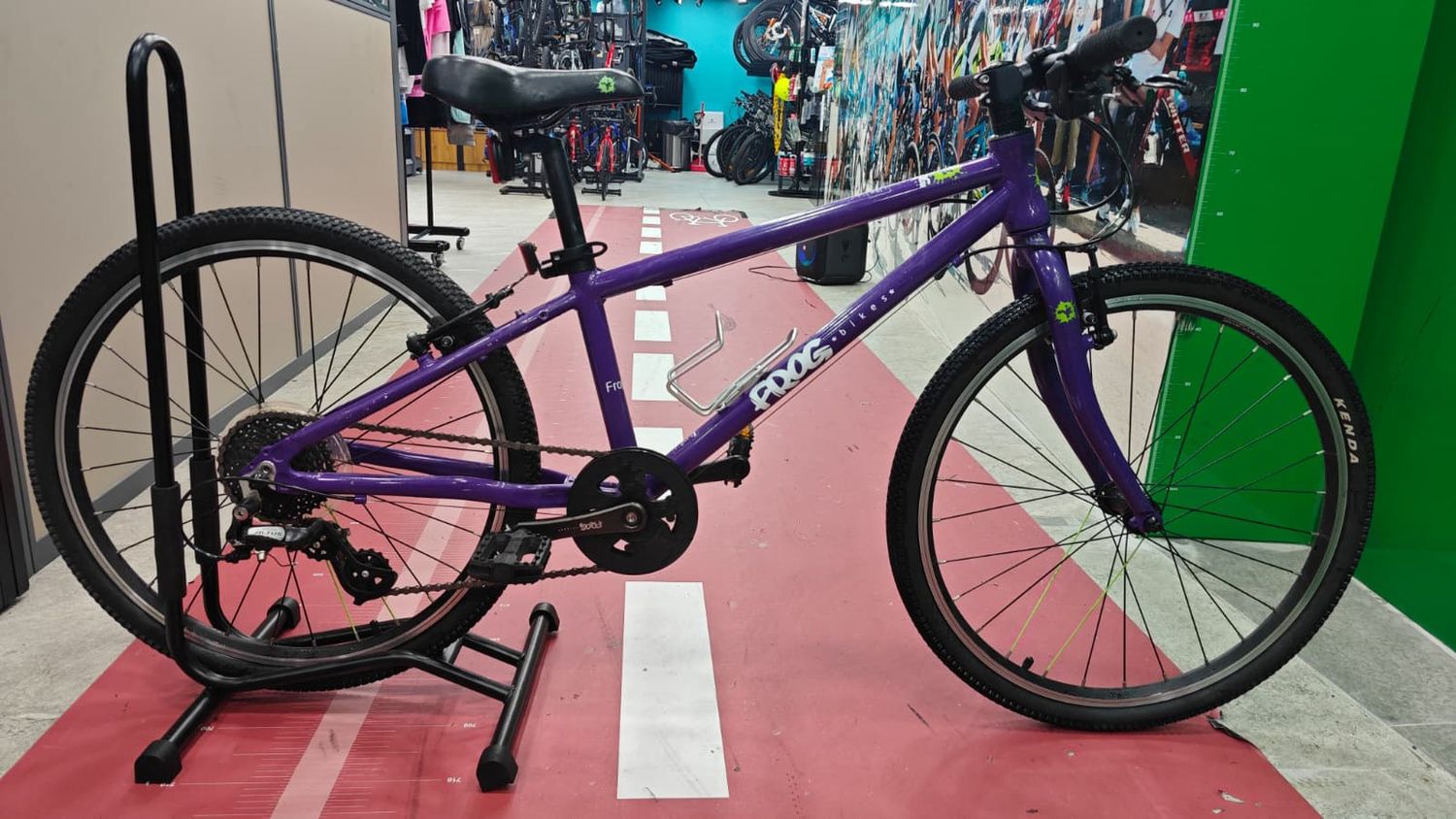 Second Hand bike/Frog 24&quot;, Colour: 紫色